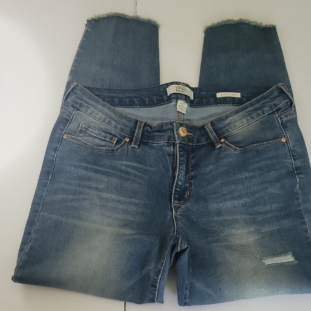 Vintage America Blue Boho Capris Jeans with Distressed Details. Size 10/30.